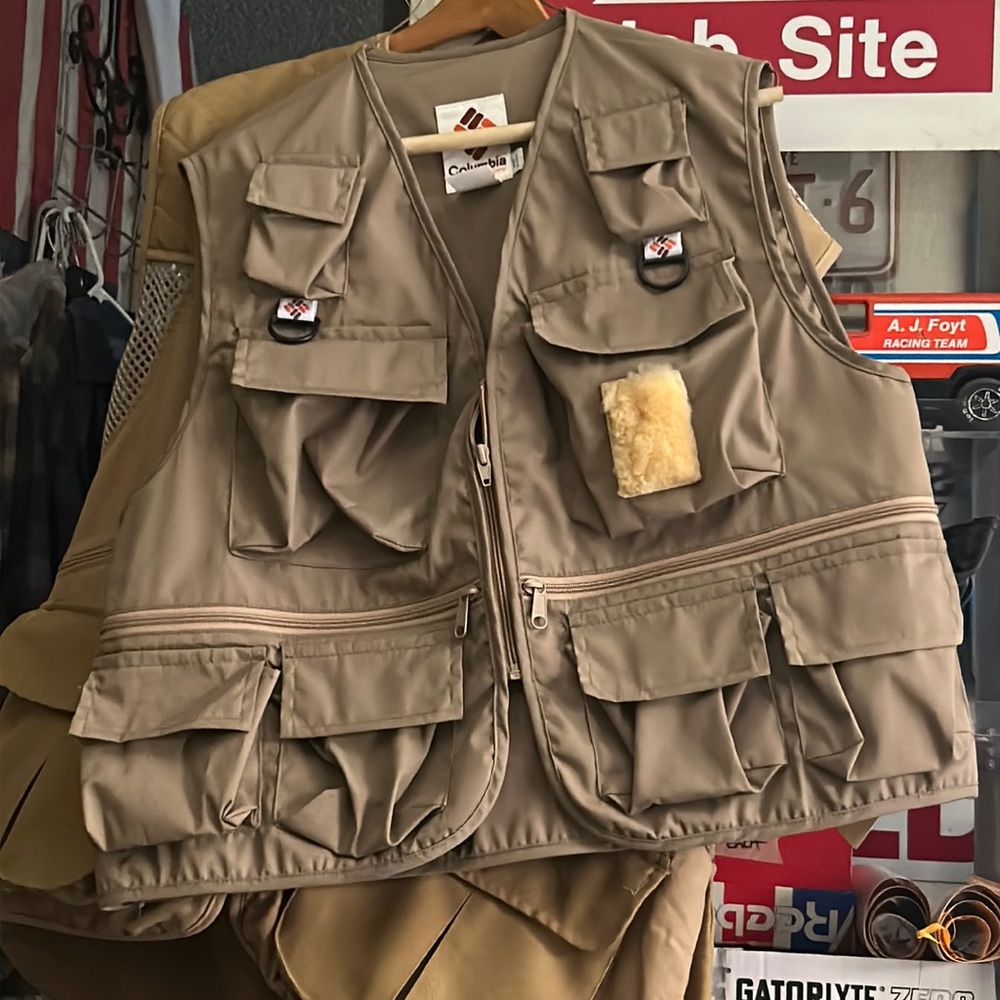 Columbia Fishing Vest Fits L -XL